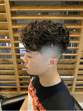 ワークス 下北沢(WORKS) スキンフェード バーバーハードパーマ