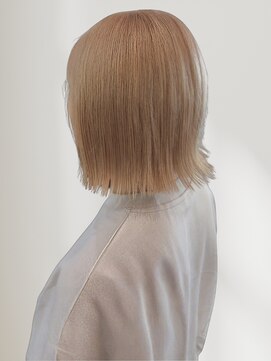 ヘアーメイク グロー(hair make grow) ブリーチカラー ハイトーン 外ハネボブ 抜きっぱなしブロンド
