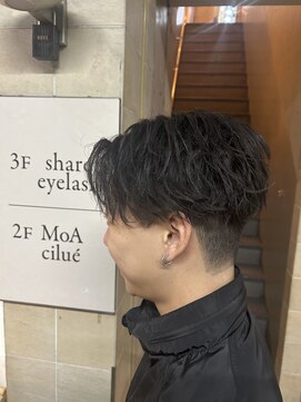 モア シルエ(MoA cilue) 刈り上げセンターパート