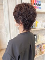 キャアリー(Caary)&nbsp;福山市Caaryお洒落ネオウルフカット立体感ウルフパーマショート