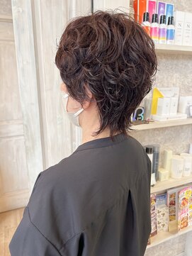 キャアリー(Caary) 福山市Caaryお洒落ネオウルフカット立体感ウルフパーマショート