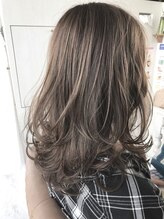 抗酸化成分配合のカラーで、頭皮に優しく髪のダメージを抑えた、高発色、高彩度からーを実現！！