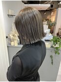 切りっぱなしボブ×グレージュ.