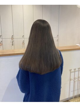 オム(omu) smoke gray【ダークグレージュ/赤み消しカラー】