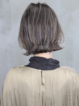 ソース 茨木(SOURCE) 外はねハイライトボブ