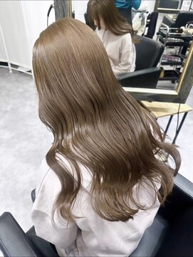 リア(riah) ダブルカラーミルクティーベージュレイヤーカット韓国ヘア
