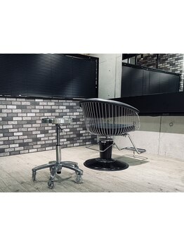 お客様の80%が男性◇秘密基地のような隠れ家サロンで、リラックスしながら理想のスタイルを実現しませんか?