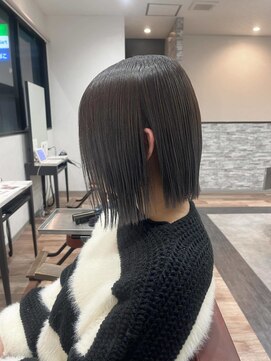 トーン(TONE) 切りっぱなしボブ×グレージュ