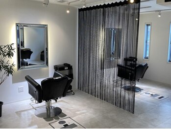 コネクト ヘアーサロン(ConNeCT HAIR SALON)の写真/3席/半個室空間＊髪のお悩みも相談しやすい♪周りを気にせずゆったりとした時間を過ごせます◎
