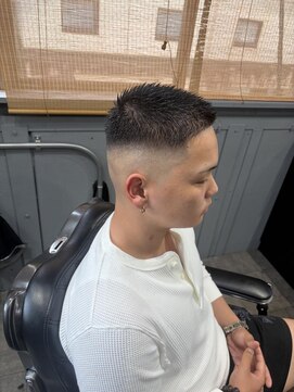 バーバーショップライズ 2nd(barber shop RAIzE) フェザーアップ