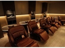 ネオリーブ ジューク 日吉店(Neolive JuQ)の雰囲気（落ち着いた雰囲気の自慢のフルフラットシャンプー台でリラックス）