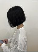 ラインの綺麗なミニボブスタイル。