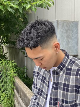 ウェルネス(Wellness) クロップパーマフェードカットスタイル