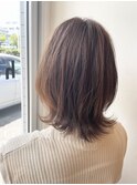 くびれ　レイヤー　外ハネ　ラベージュ