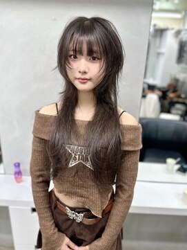 ディア(.eer) 顔まわりレイヤー×外はねロングウルフ☆南船場/心斎橋