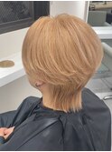11275ホワイトブロンド刈り上げショートフェザーショート