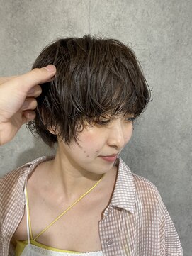 エアー 青山(AIR) 前髪あり耳掛け丸みボブコンパクトショート20代30代40代