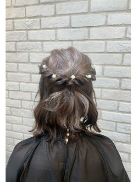 ルーテッド(Rooted) ツイストハーフアップ