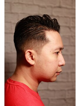 銀座マツナガ 新宿野村ビル店 右は、フェード。左は、ツーブロ