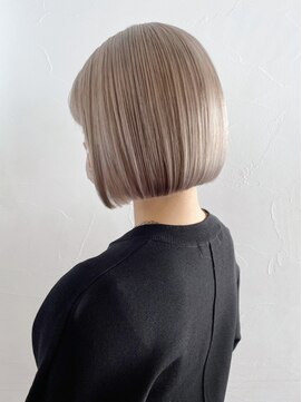 アイティーバイアルバム 下北沢店(IT by ALBUM) ホワイトベージュ_外ハネボブセクションカラー_ba389691