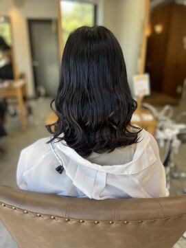 フツーロ 栄(FUTURO) 黒髪　コテ巻き
