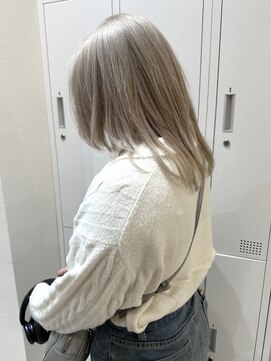 ディフィー(Defi) ブリーチ2回ホワイトベージュ【大阪　京橋】