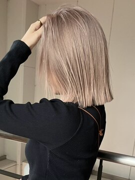 ウェイビーズ(WAVY'S) xブリーチ/イメチェン/ホワイトブロンド/外ハネボブ/美髪/