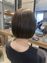 ニーイチイチ(211)&nbsp;コンパクトボブ／オリーブグレージュ