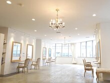 ディフィー 梅田(Defi)の雰囲気（自然光いっぱいで開放感のある居心地のいいサロン）