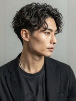 インブルーム(In Bloom)&nbsp;ツイストスパイラルパーマ センターパート 黒髪 ビジネス