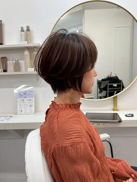 アルトル 池袋(altru) ショートボブ丸みショート白髪ぼかし