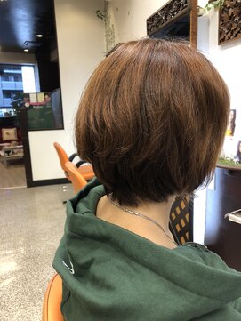 ミックスカール(Mixcurl) 骨格をスッキリ見せるショートボブ パーマスタイル