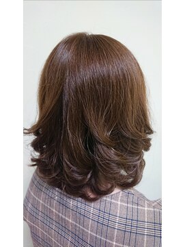 ブルーデイジー(BLUE DAISY) コテ巻きパーマスタイル