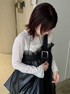 エイチ(811) レイヤーミニウルフチェリーブラウンショート美髪前下がりボブ