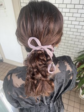 フェリーチェ(Felice) ツインヘア　ポニーテール　編みおろし