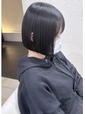 20代前下がりストレート小顔補正立体カット
