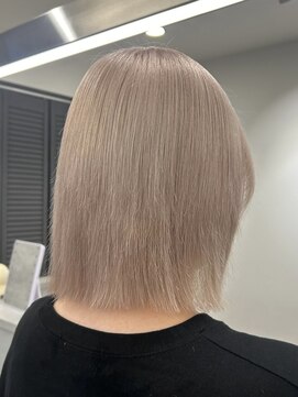 ルーブ トウキョウ(Loob. TOKYO) ハイトーンカラーミルクティーピンクベージュレイヤーカット韓国