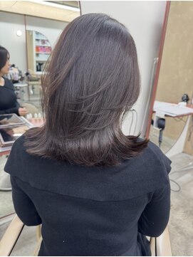 テオ(Theo) 赤みを抑えた大人向けのチョコブラウン