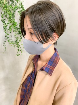 テトヘアー(teto hair) ハンサムショート、オリーブベージュ、前下がり、センターパート