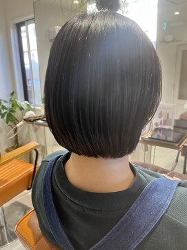 エール(Aile) 黒髪カタロググレーベージュレイヤーロングアッシュカラー前髪パ