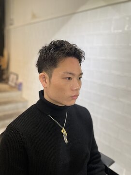 メリケンバーバーショップ フクオカ(MERICAN BARBERSHOP FUK) ナチュラルパーマメンズフェードソフトツイスト