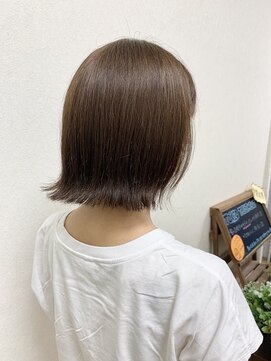 ララ(LALA) オリーブベージュ 外ハネボブ