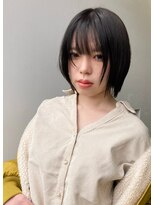 ロッティー(Lotti) ぱつっとボブ／顔周りウルフ