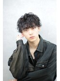 スーツ短髪ツーブロック束感モテる黒髪シークレットパーマ流行
