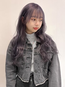 イル(ill) ラベンダーカラー ラベンダーグレージュ ウェーブヘア