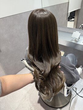 オリーブベージュ