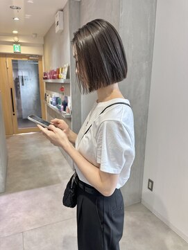 YOKE 切りっぱなしボブぱつっとボブ大人ボブアッシュグレージュ