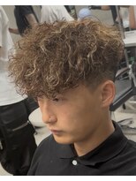 イーラ アメ村店(era)&nbsp;スペインカール　ツイストスパイラル眉カットメンズパーマ