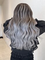 ラグーン(LAGOON)&nbsp;バレイヤージュグレージュハイライトダブルカラーケアブリーチ