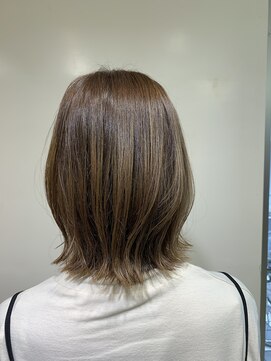 アズール 草加(azule) 透明感グレージュの外ハネボブ